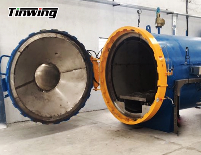 Small composite autoclave
