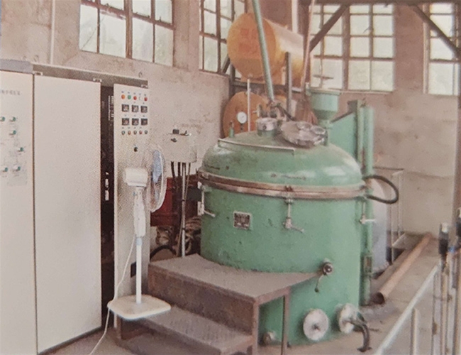Vacuum atomization furnace