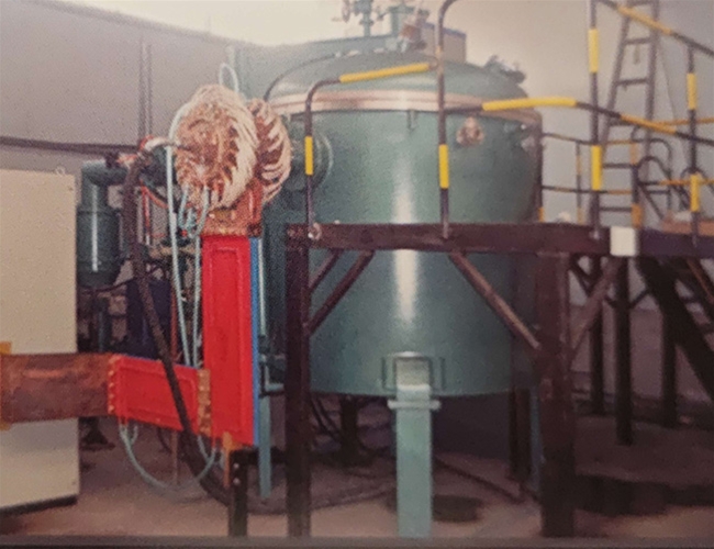 Vacuum smelting furnace
