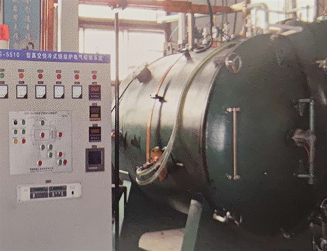 Vacuum sintering furnace